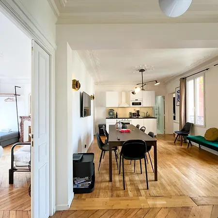 Urbanflat 99 - Beautiful 6 Bdr In The Center Of