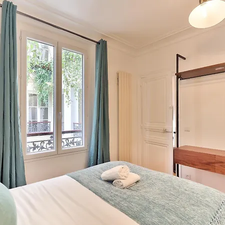 Urbanflat 99 - Beautiful 6 Bdr In The Center Of Appartamento Parigi