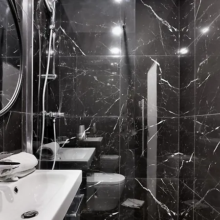 Urbanflat 99 - Beautiful 6 Bdr In The Center Of Parigi