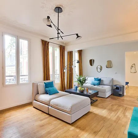 Urbanflat 99 - Beautiful 6 Bdr In The Center Of Parigi