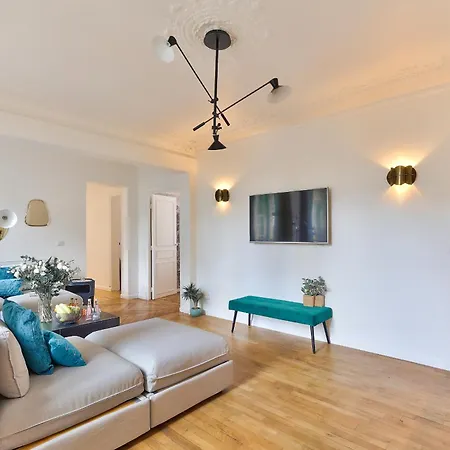 Urbanflat 99 - Beautiful 6 Bdr In The Center Of Appartamento Parigi